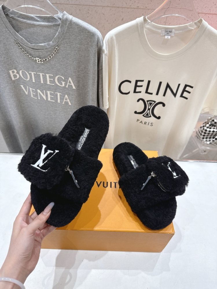 Шлепанцы на меху женские фото 3