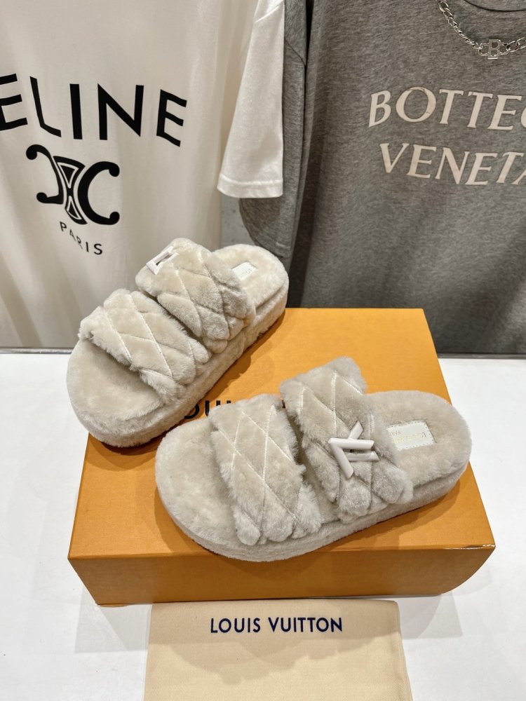 Шлепанцы на меху женские фото 3