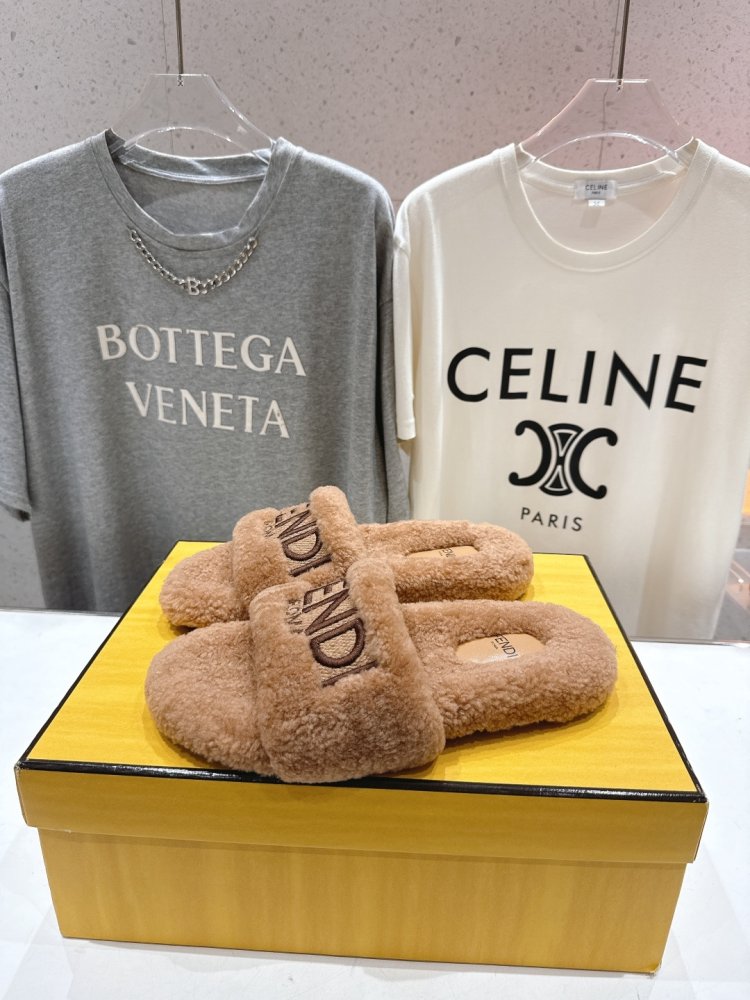 Шлепанцы на меху женские фото 4