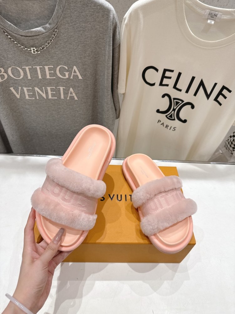 Шлепанцы на меху женские фото 4