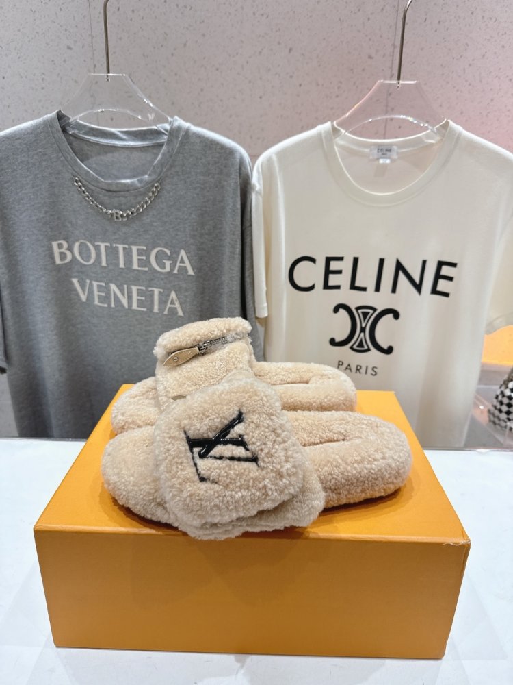 Шлепанцы на меху женские фото 4