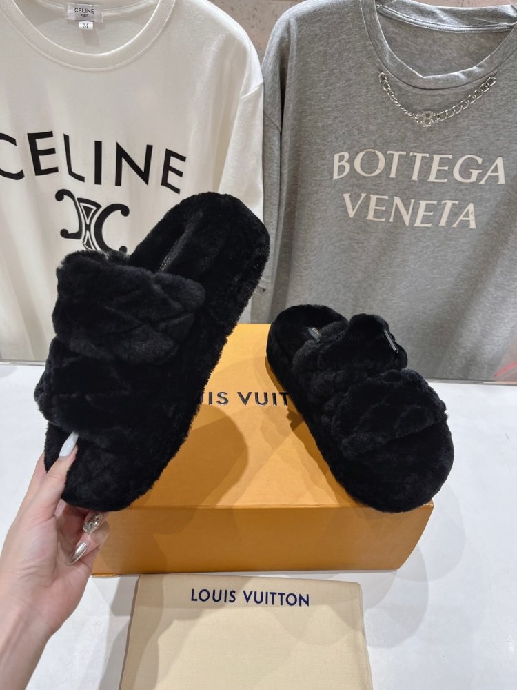 Шльопанці на хутрі жіночі фото 4