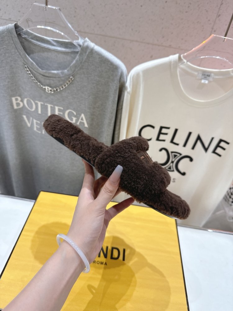 Шльопанці на хутрі жіночі фото 5