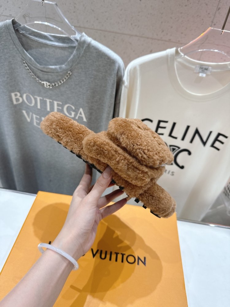 Шльопанці на хутрі жіночі фото 5