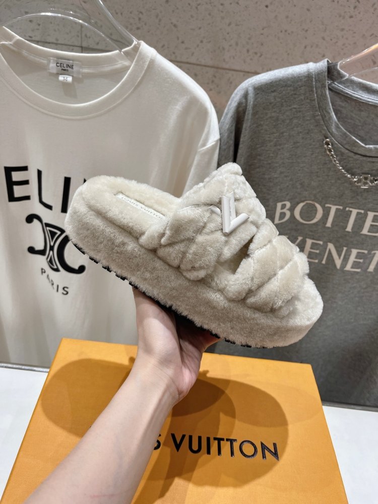 Шлепанцы на меху женские фото 5