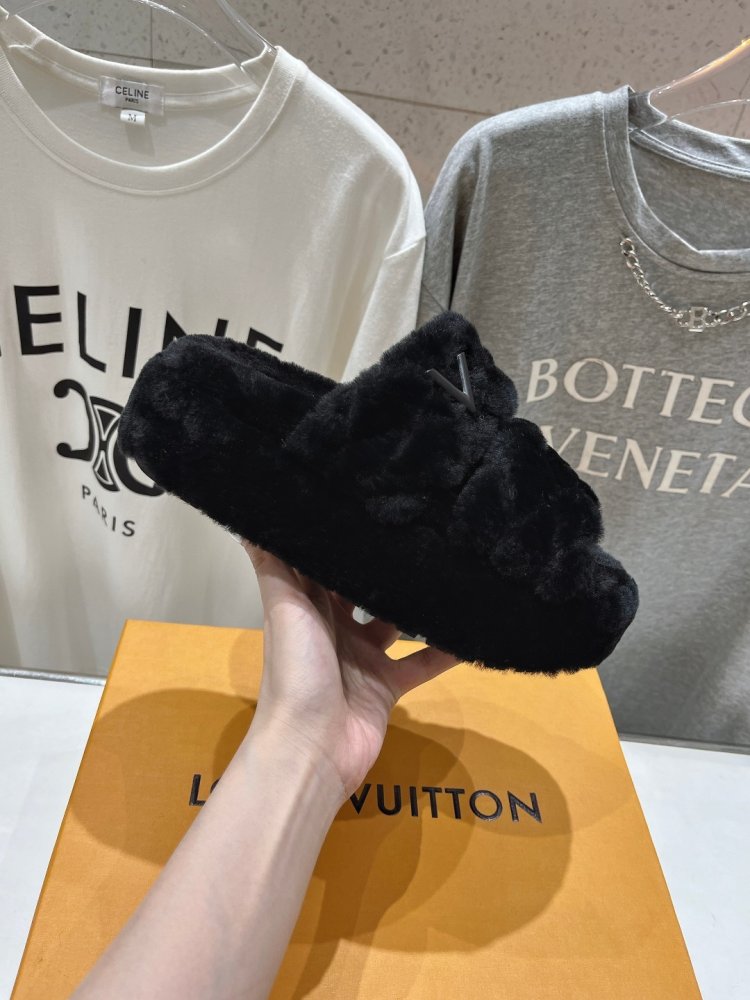 Шльопанці на хутрі жіночі фото 5