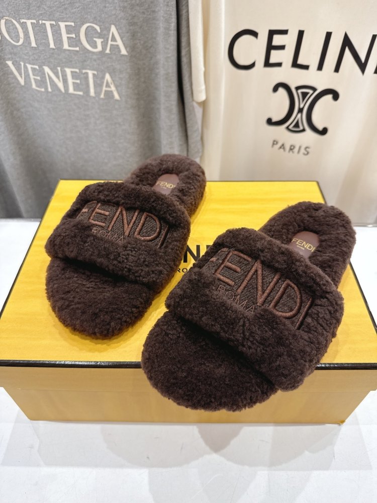 Шльопанці на хутрі жіночі фото 6