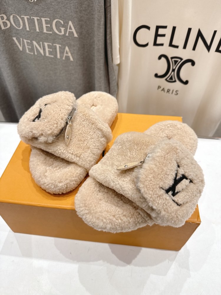 Шлепанцы на меху женские фото 6