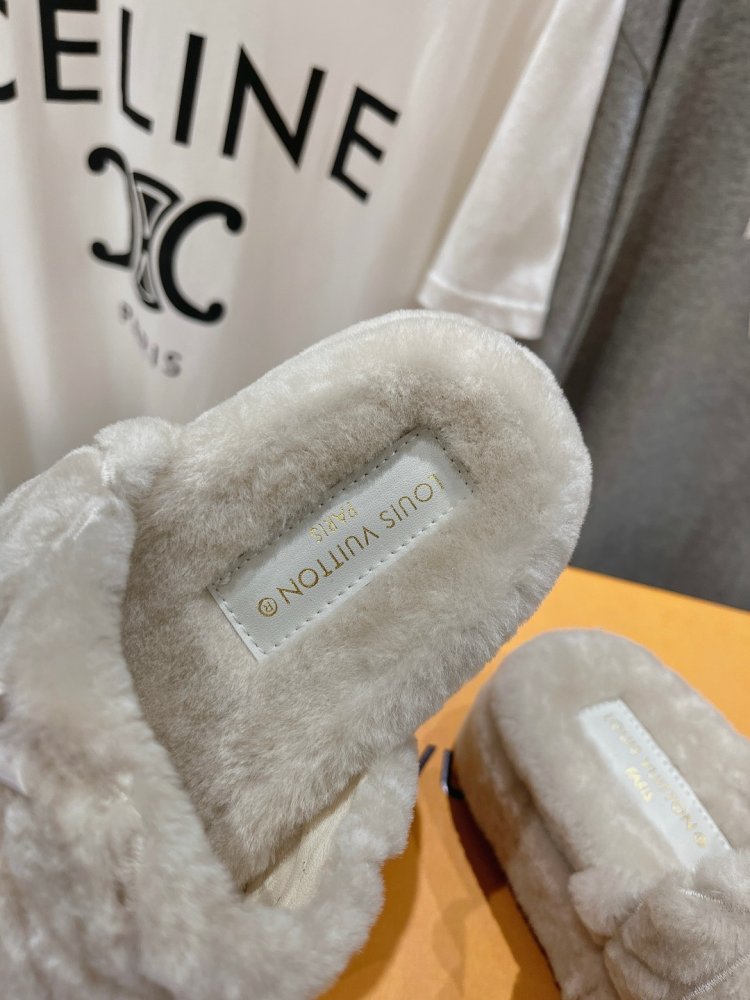 Шлепанцы на меху женские фото 6