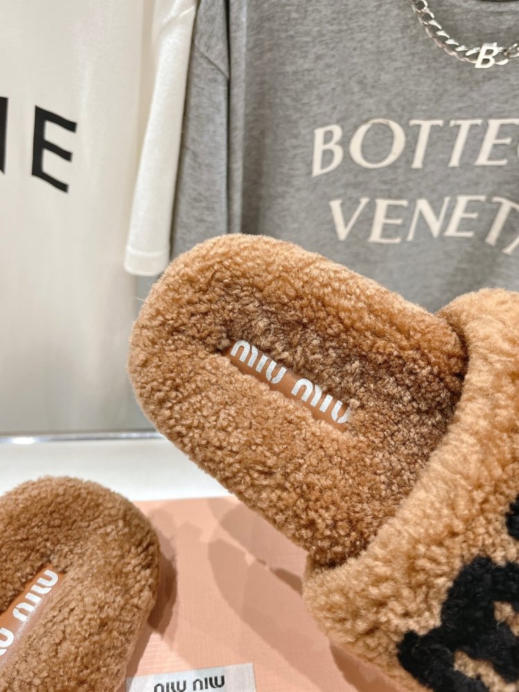 Шлепанцы на меху женские фото 6