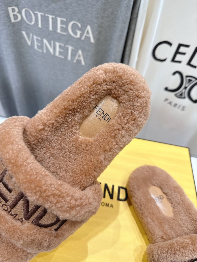 Шлепанцы на меху женские фото 7