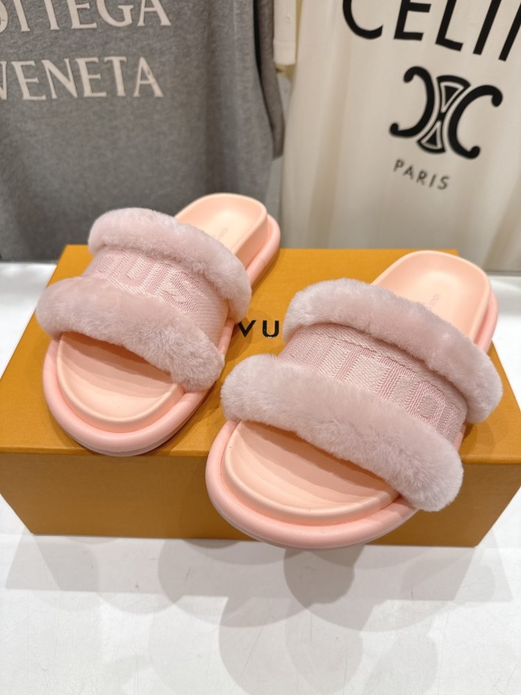 Шлепанцы на меху женские фото 7