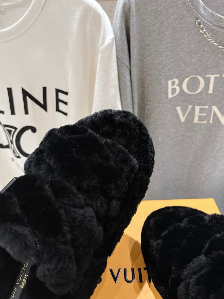 Шльопанці на хутрі жіночі фото 7