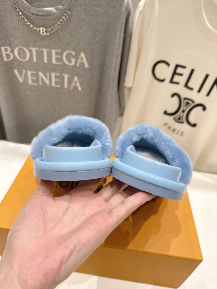 Шльопанці на хутрі жіночі фото 8