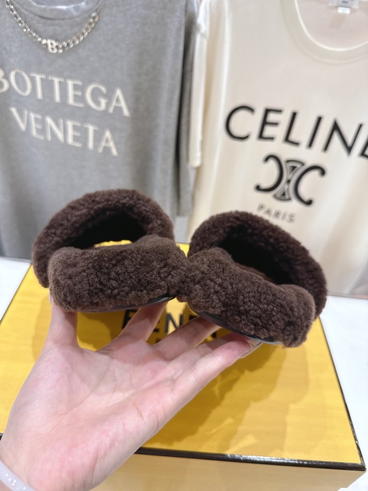 Шльопанці на хутрі жіночі фото 8