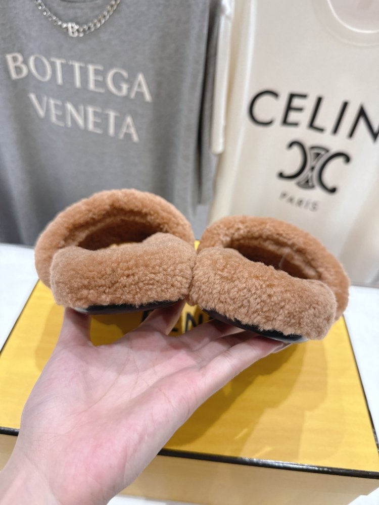 Шлепанцы на меху женские фото 8