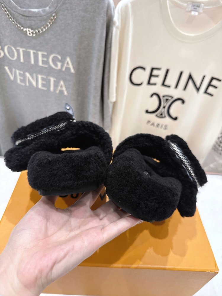 Шлепанцы на меху женские фото 8