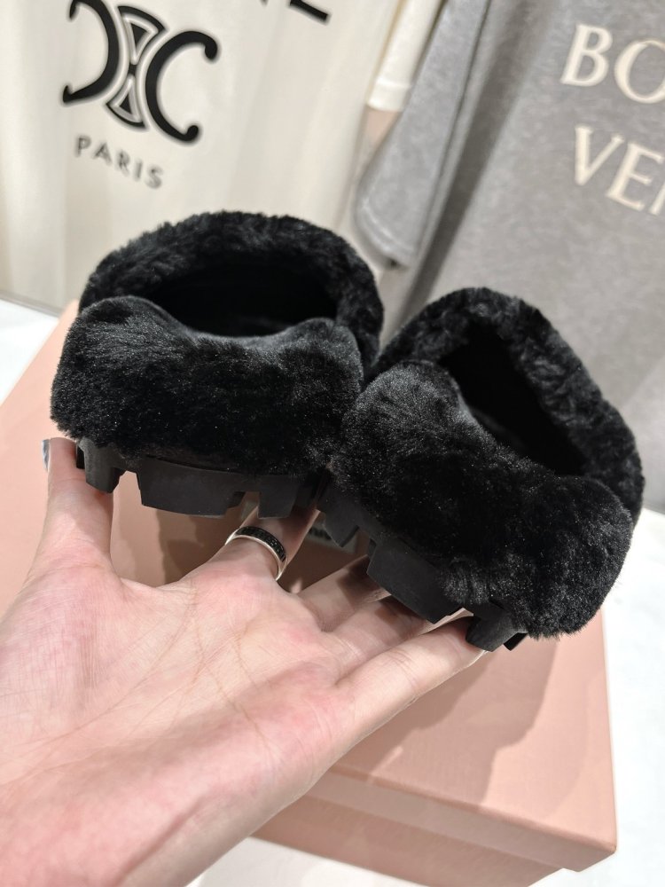 Шльопанці на хутрі жіночі фото 8