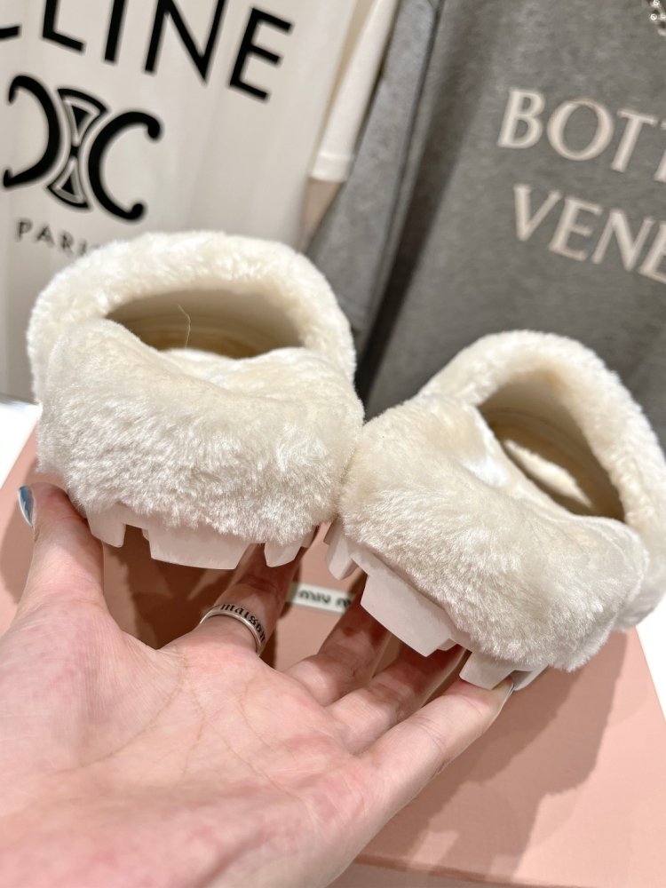 Шльопанці на хутрі жіночі фото 8