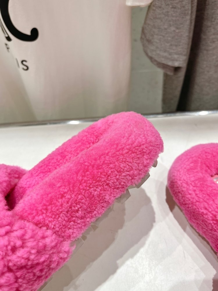 Шльопанці на хутрі жіночі фото 8