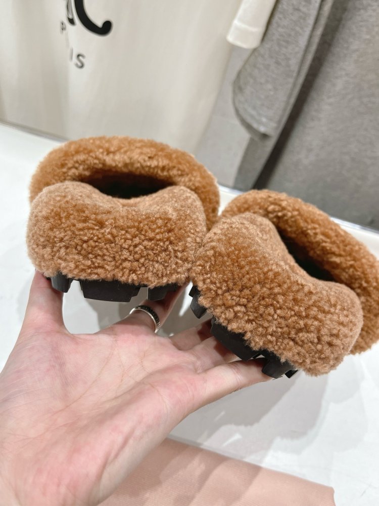 Шлепанцы на меху женские фото 8