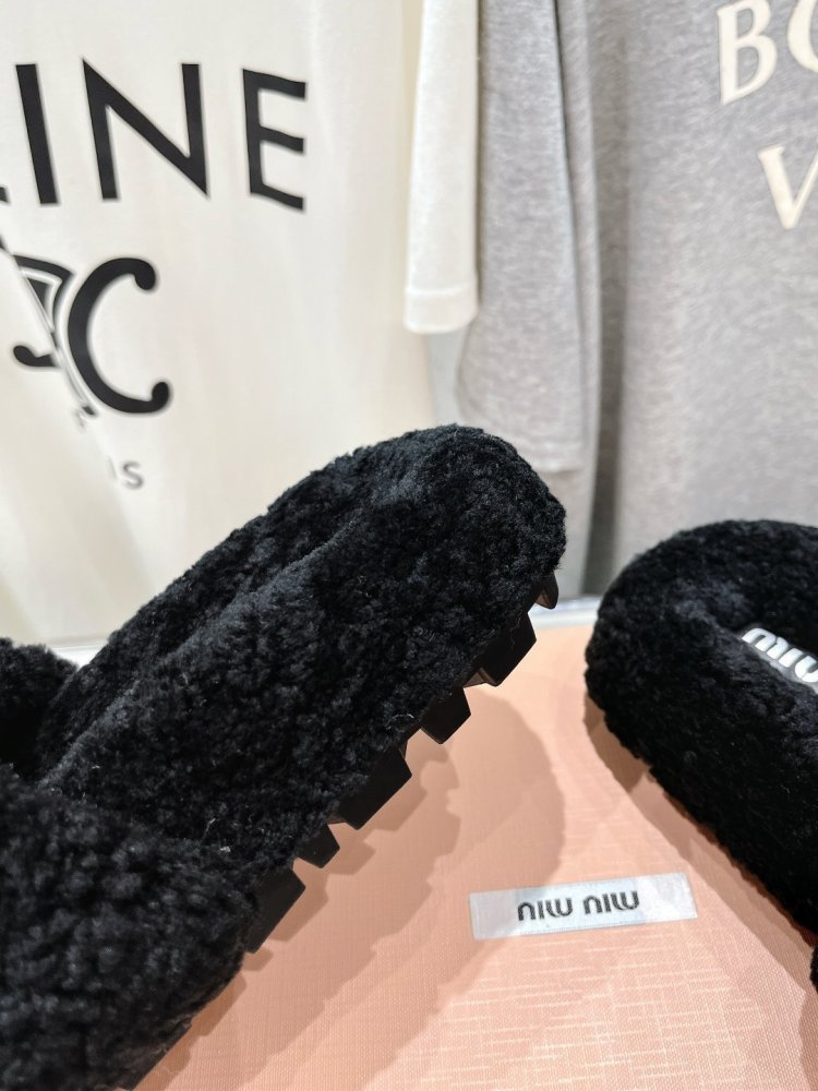 Шлепанцы на меху женские фото 8