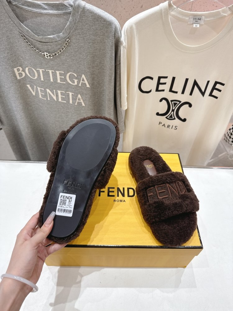 Шльопанці на хутрі жіночі фото 9