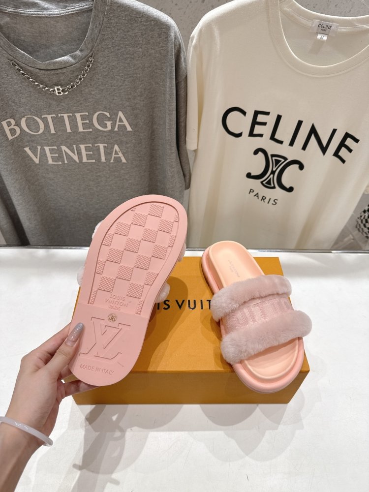 Шлепанцы на меху женские фото 9