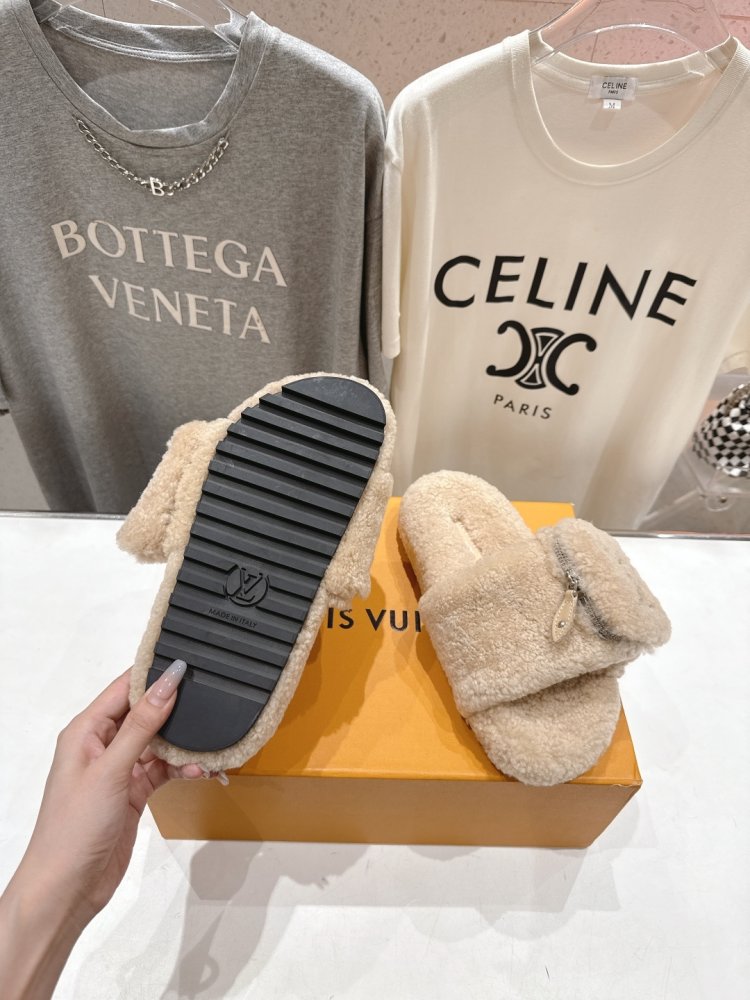 Шлепанцы на меху женские фото 9