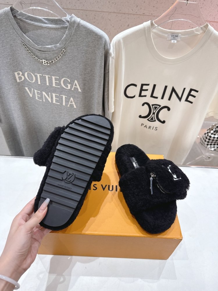 Шлепанцы на меху женские фото 9