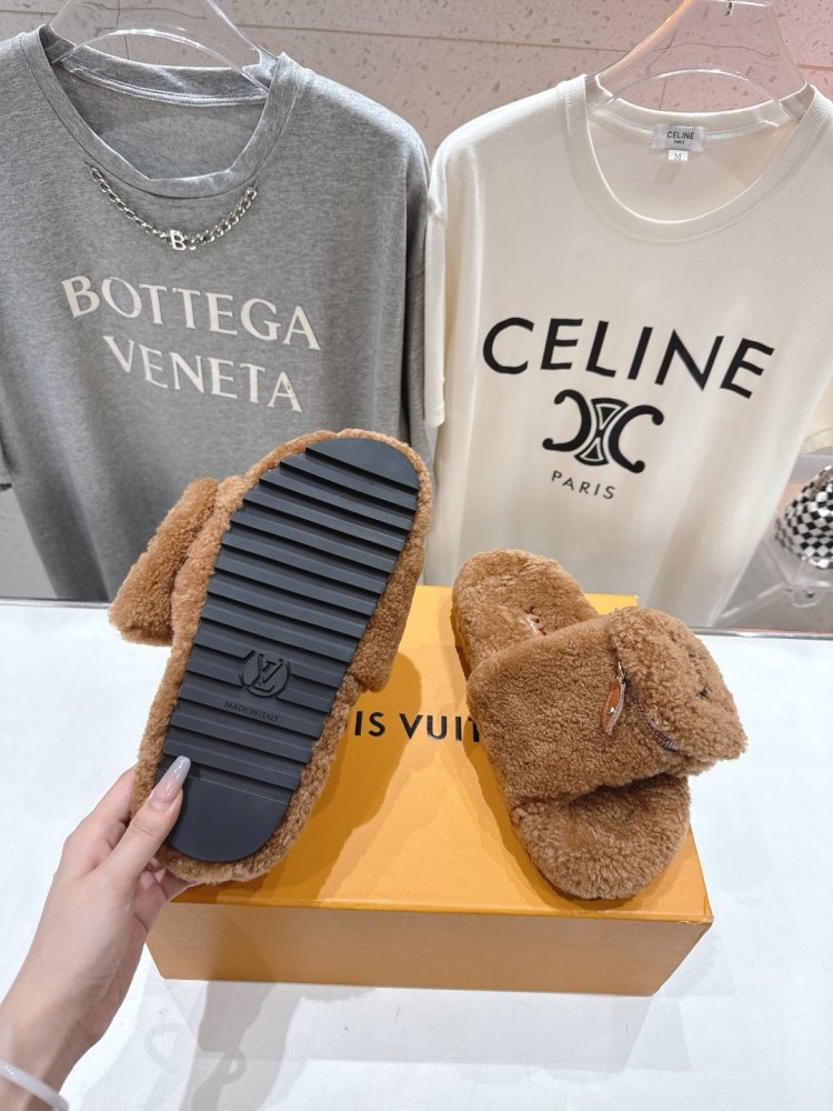 Шльопанці на хутрі жіночі фото 9