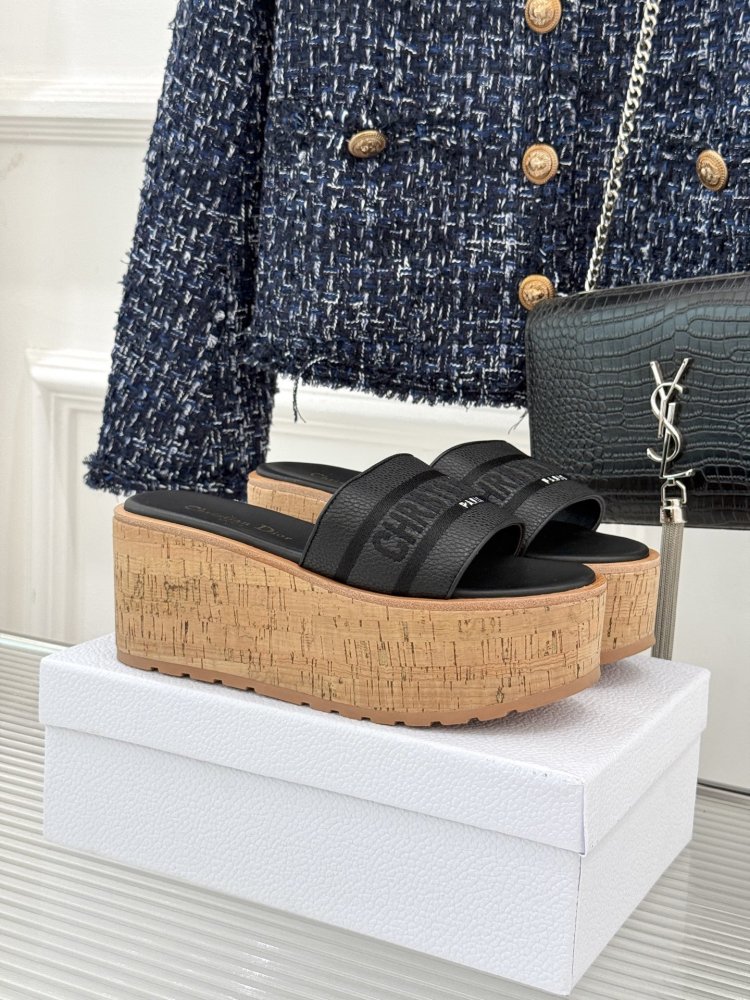 Шлепанцы на платформе женские