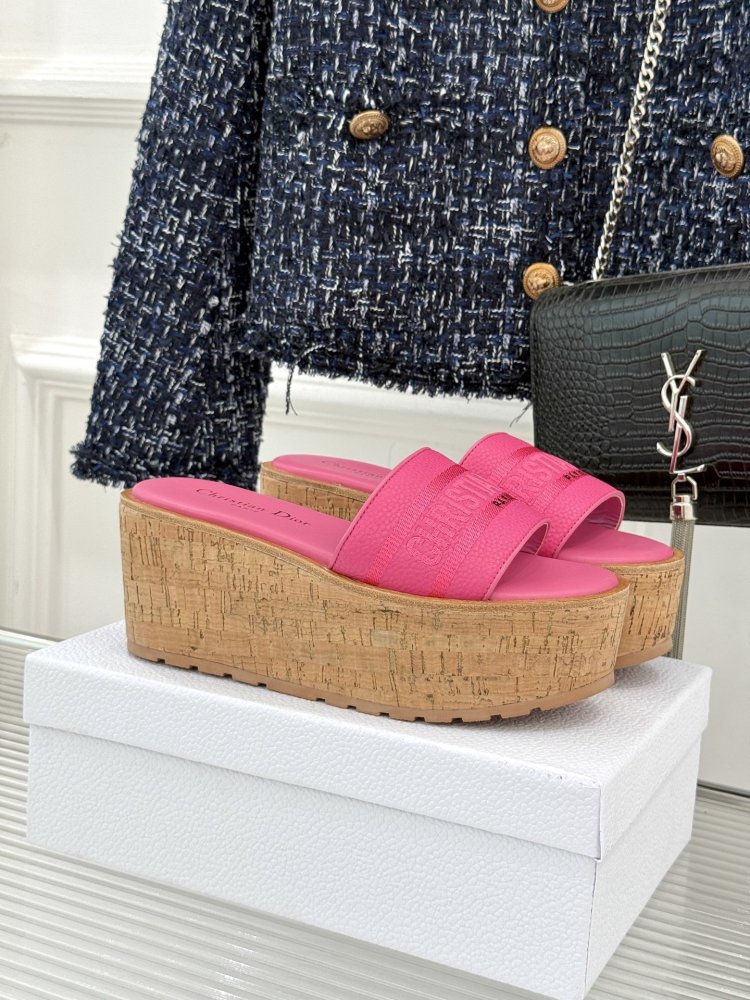 Шлепанцы на платформе женские