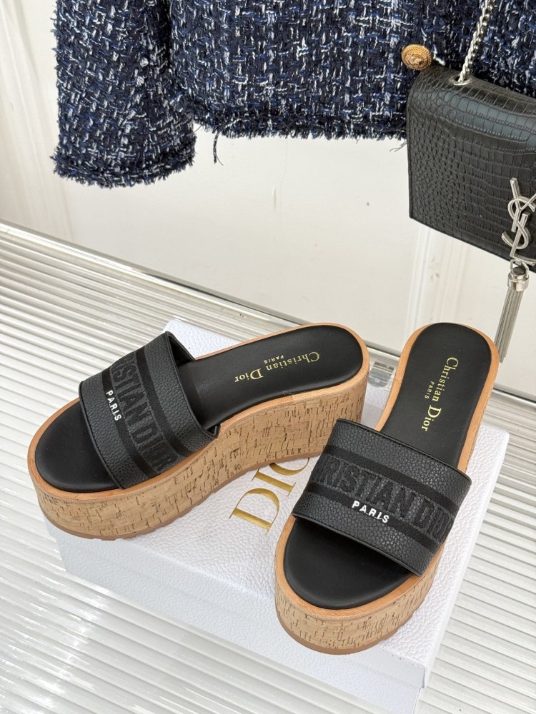 Шлепанцы на платформе женские фото 2