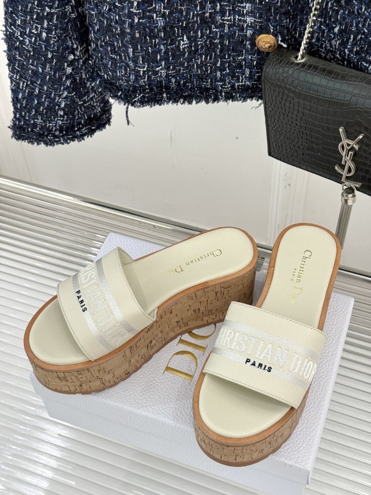 Шльопанці на платформі жіночі фото 2