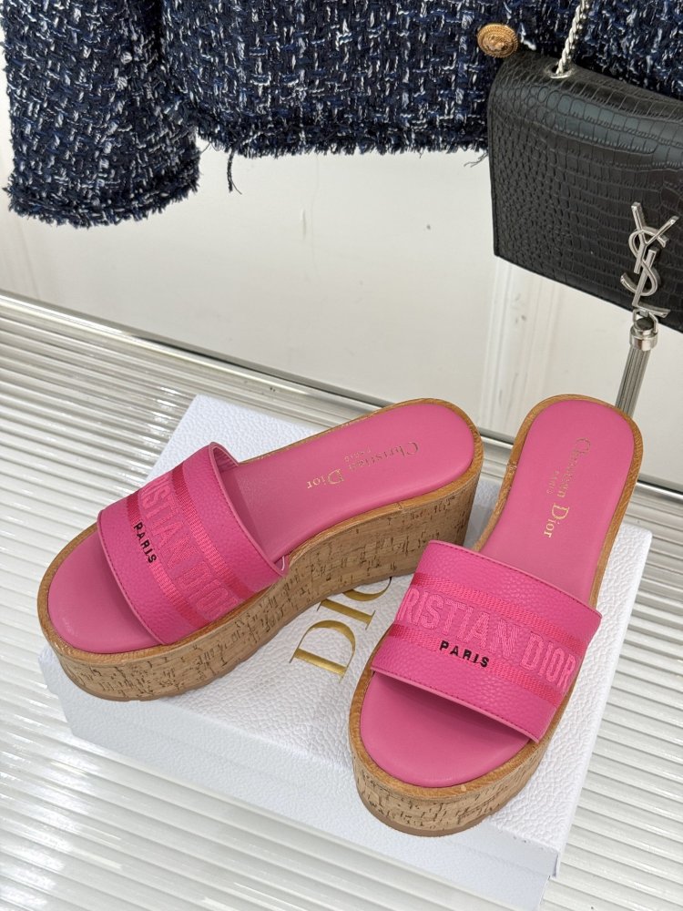 Шлепанцы на платформе женские фото 2