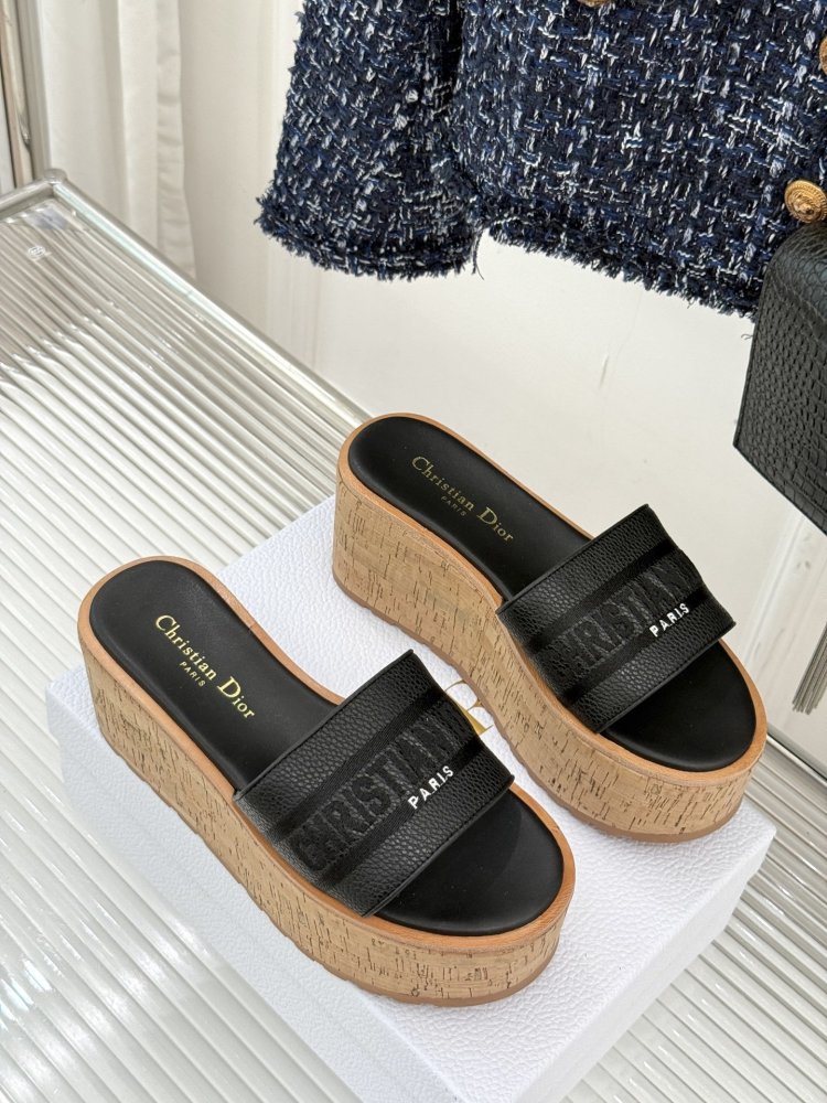 Шлепанцы на платформе женские фото 3