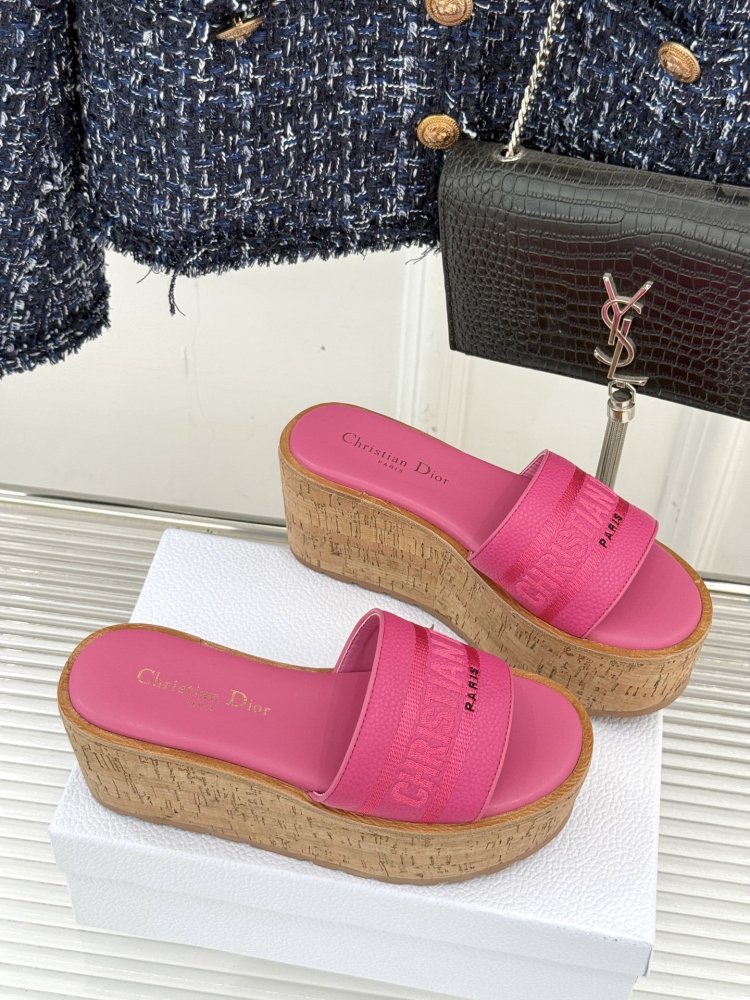 Шлепанцы на платформе женские фото 3