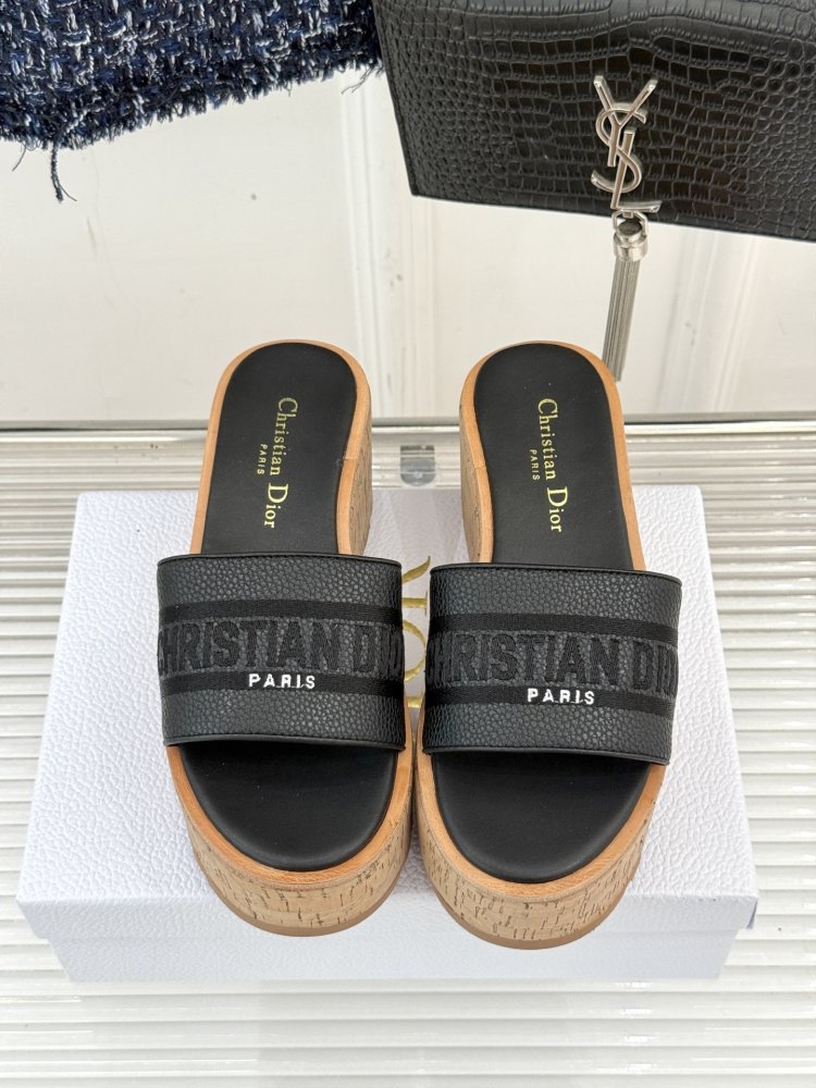 Шлепанцы на платформе женские фото 4