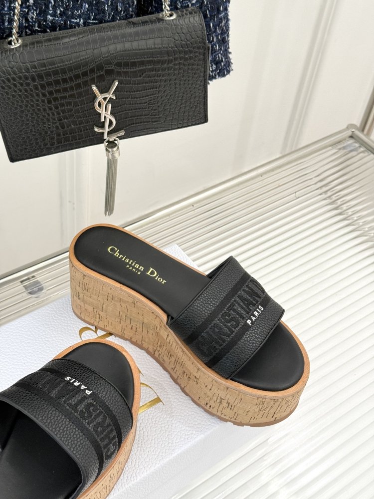 Шлепанцы на платформе женские фото 5