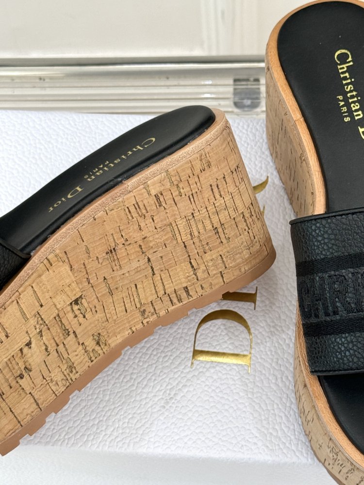 Шлепанцы на платформе женские фото 6