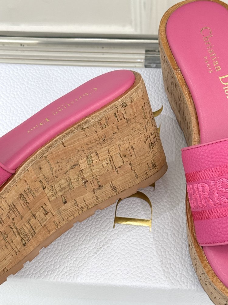 Шлепанцы на платформе женские фото 6