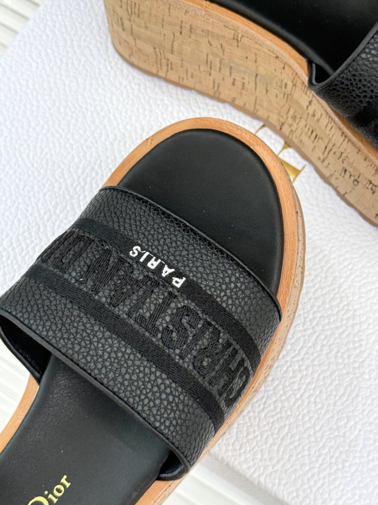 Шлепанцы на платформе женские фото 7