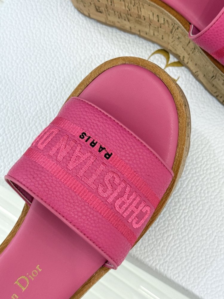 Шлепанцы на платформе женские фото 7