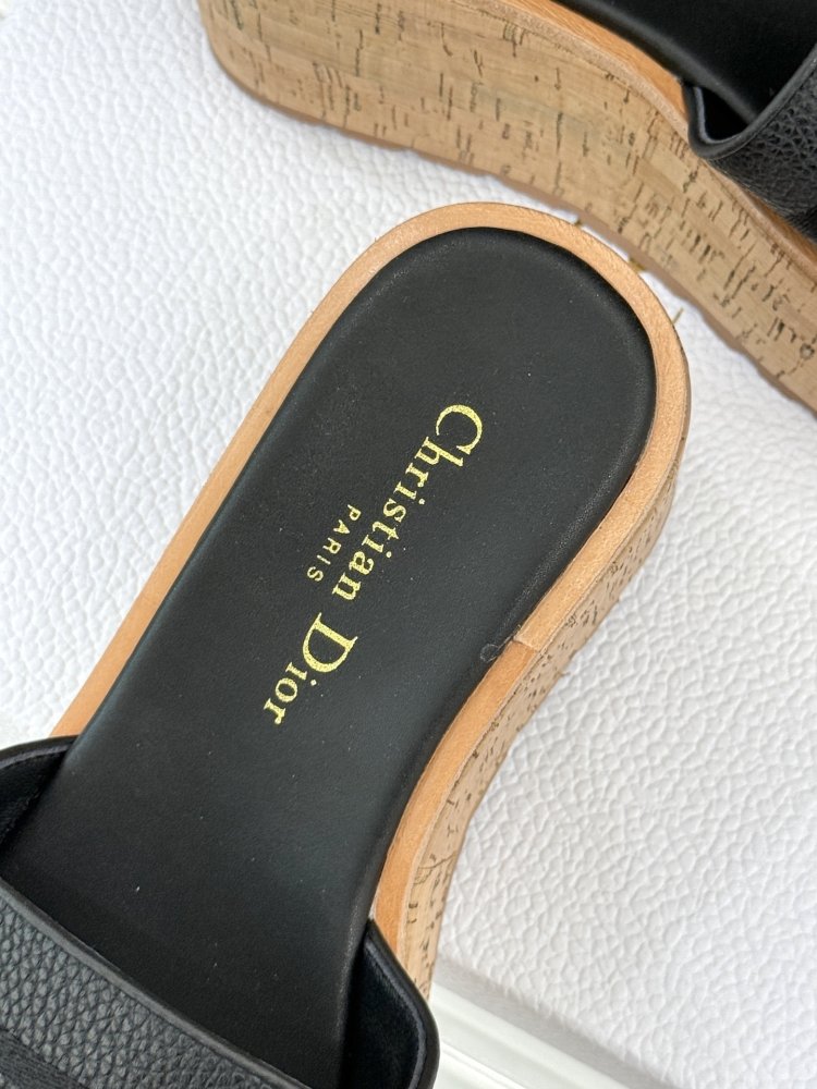 Шлепанцы на платформе женские фото 8