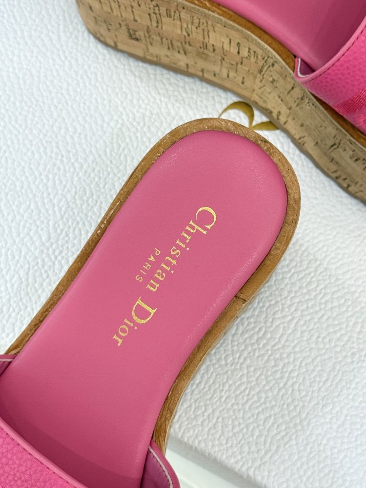 Шлепанцы на платформе женские фото 8