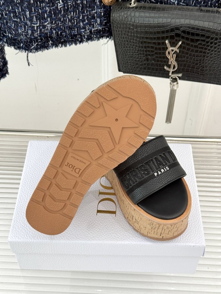 Шлепанцы на платформе женские фото 9