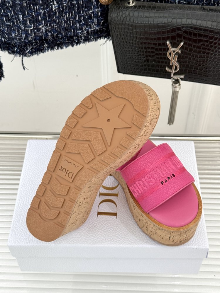 Шлепанцы на платформе женские фото 9