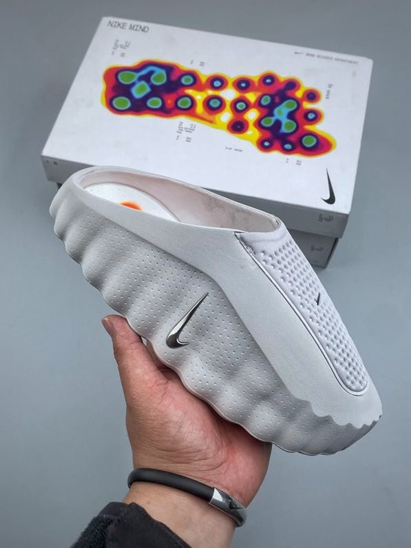 Step-ins Nike Mind 001
