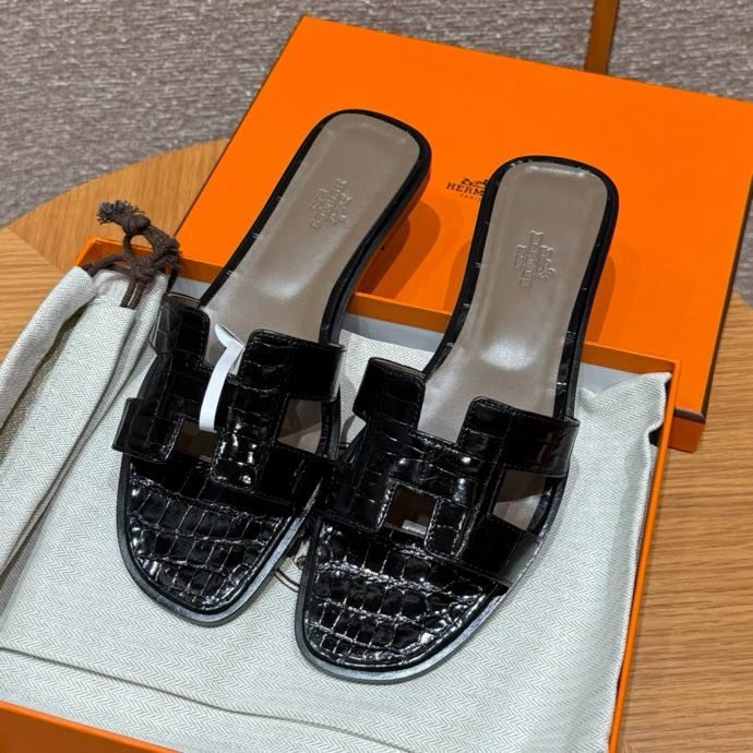 Шлепанцы Oran из кожи крокодила цвет черный